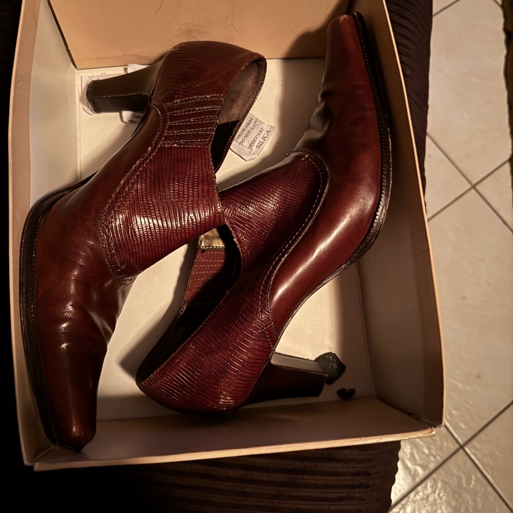 Antonio Melani New Rust  Leather ankle  Boots